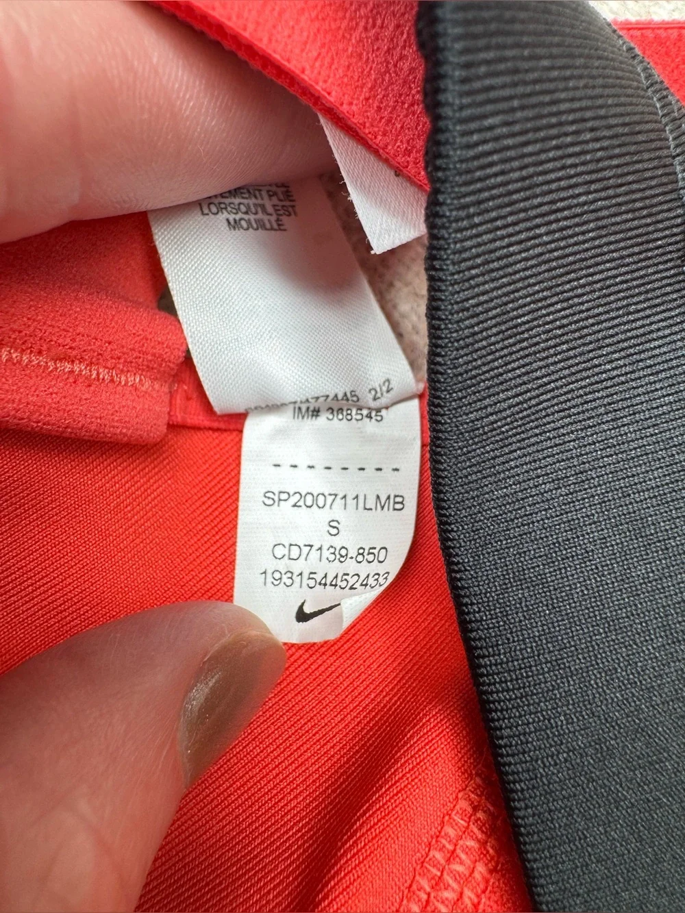 Nike Dri Fit Crisscross Back Sports Bra size small pink, black pullover wireless